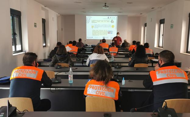 Los voluntarios de Protección Civil se forman en unas jornadas que se celebran en La Inmaculada