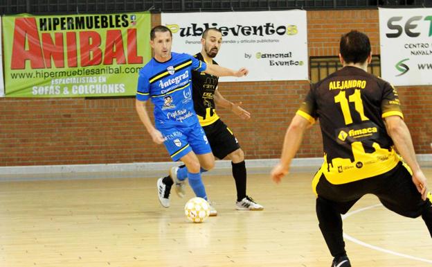 Integra2 Navalmoral FS golea en el derbi, 7-3 al Cáceres Universidad