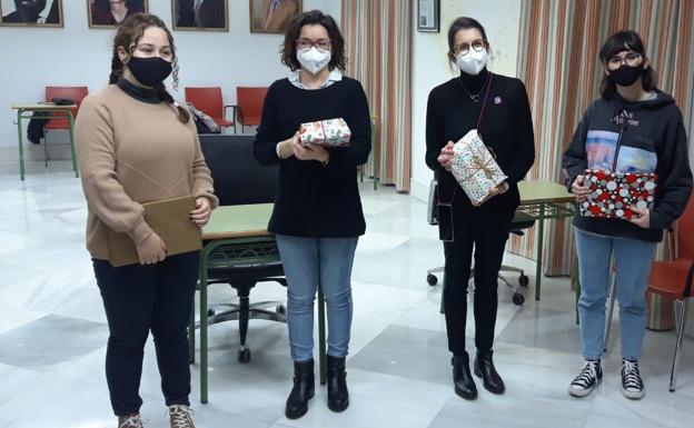 Elena García y Sabrina Chamorro, ganadoras de los concursos de carteles del Día de la Mujer y del 25-N