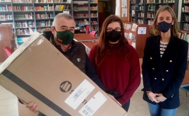 La Hermandad de Donantes de Sangre entrega el premio a la ganadora del 29º Certamen de Dibujo infantil y juvenil
