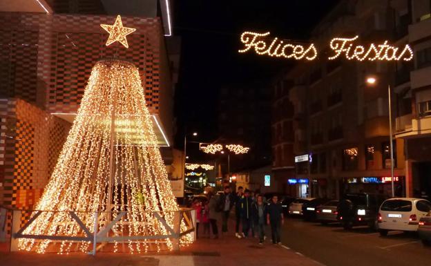 El Ayuntamiento destina más de 36.000 euros al alquiler de la iluminación navideña