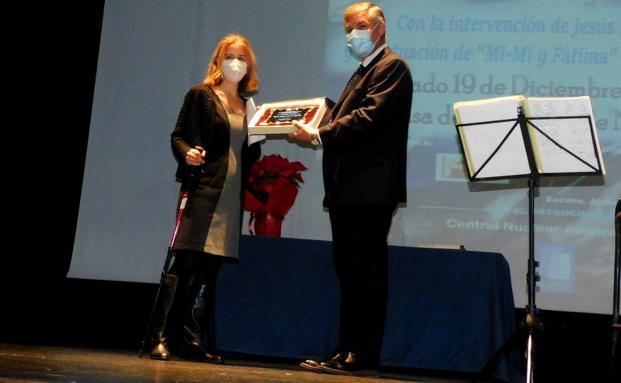 Clara Isabel Martín y Cristina Marcos, ganadoras del Certamen de Relatos de Invierno y Cuentos de Navidad
