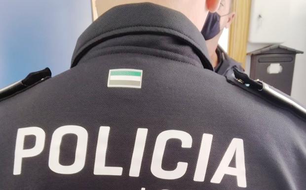 La Policía Local estrena uniformes con materiales reciclados