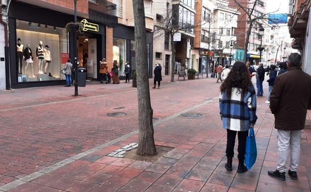 Reabre el comercio, la calle se anima