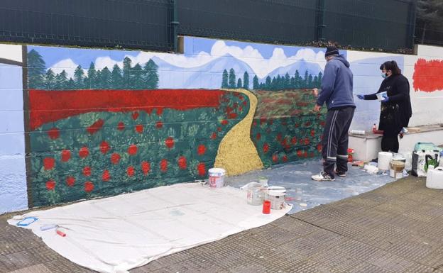 Un mural homenajea a los mayores junto a la residencia María Ángeles Bujanda