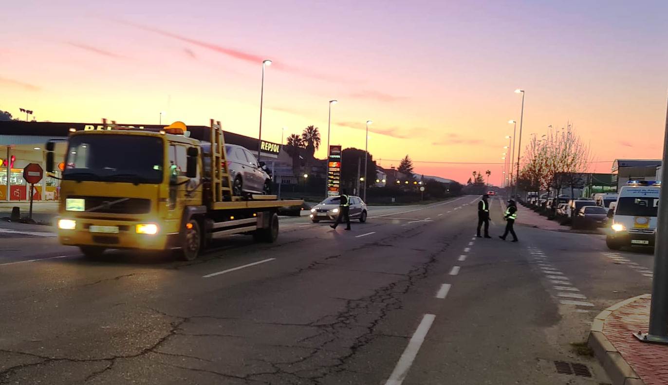 La Policía Local denuncia a un local por permitir el consumo de bebidas en la barra cuando no está permitido