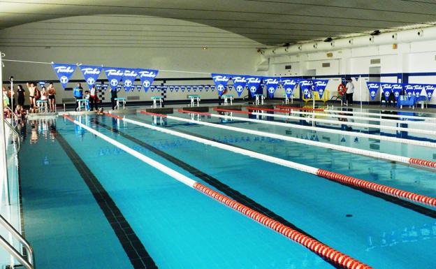 Reabre la piscina municipal, pero solo en horario de mañana para uso público