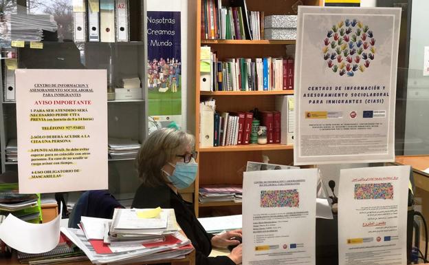 La UGT reanuda la actividad del Centro de atención a inmigrantes