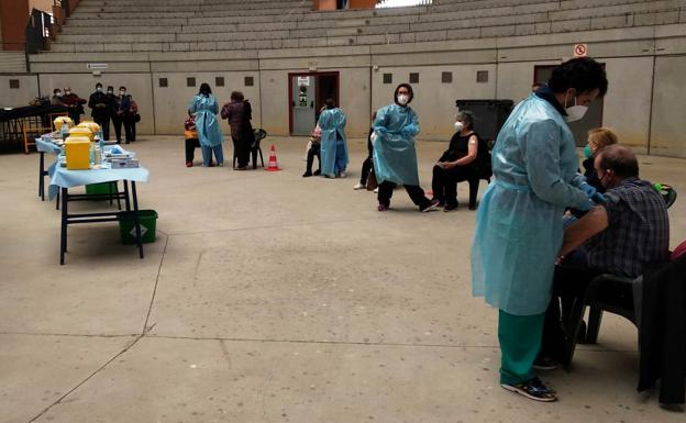 Martes y miércoles se vacuna en el multiusos a mayores de 80 años
