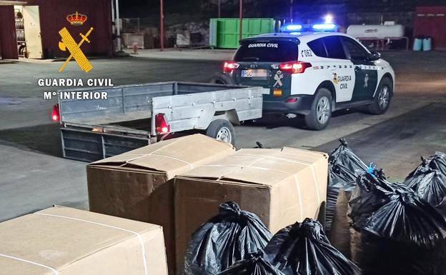 La Guardia Civil detiene a dos jóvenes de Talayuela por robo y contrabando de hoja seca de tabaco