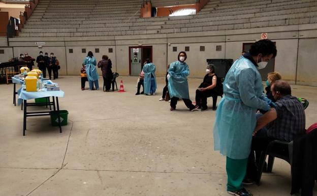 La vacunación en el multiusos abarca esta semana a distintos grupos de edades