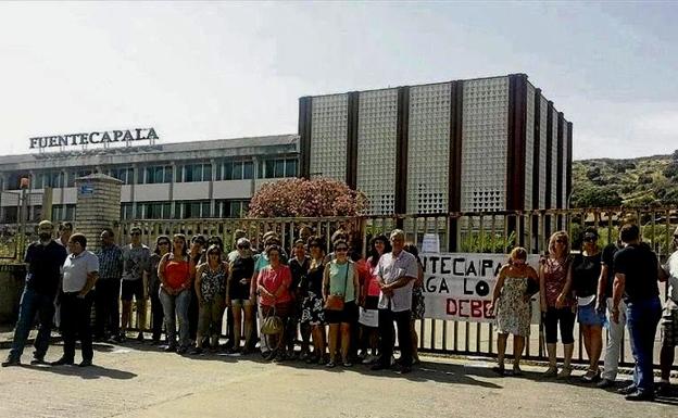 Antiguos empleados de Fuentecapala siguen sin cobrar parte de la deuda