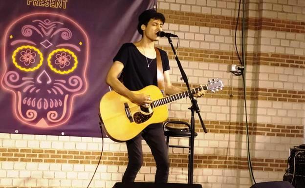 El músico local Alex Martín compartirá escenario con Iván Ferreiro el 19 de junio en el parque municipal