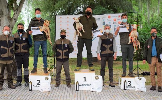 Richard Herreruela y su perra 'Curiosa' ganan el Campeonato de Extremadura de Podenco Andaluz