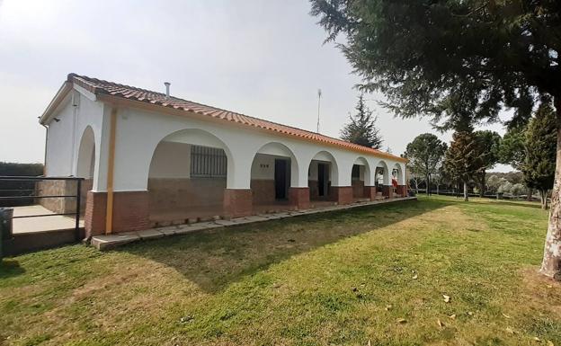 Valdehúncar saca a concurso la gestión del bar del hogar de mayores tras mejorar sus instalaciones