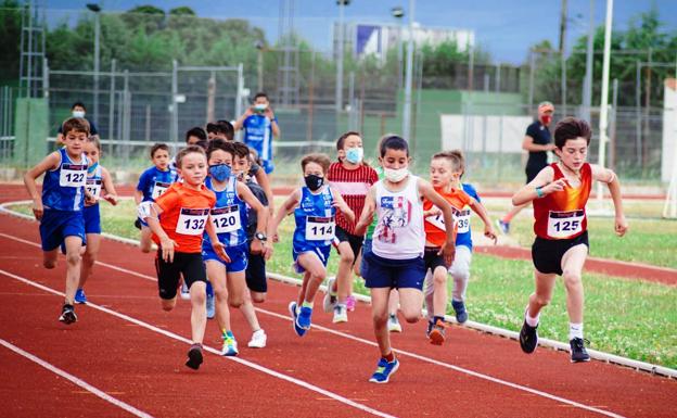 El atletismo popular se une contra la basuraleza en el Día de la Diversidad