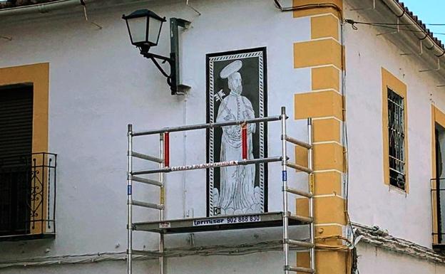 Raíces de Peralêda saca a la calle los esgrafiados renacentistas de la iglesia