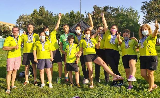 Lluvia de medallas para el Club Natación Moralo en el Campeonato de Extremadura Máster de Don Benito