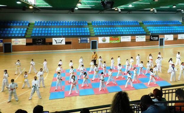 El gimnasio Gabriel Amado despide la temporada de taekwondo con la habitual exhibición