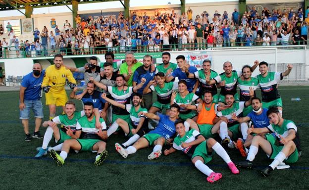 El Don Álvaro asciende a Tercera División tras imponerse al Jaraíz, 0-1, en el minuto 92