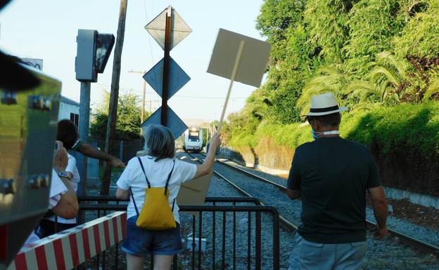 '¡Si ponen el muro, negro será el futuro!'