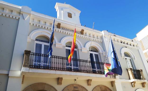 El PP solicita a la Subdelegación del Gobierno que requiera al Ayuntamiento que ondee la bandera de Extremadura