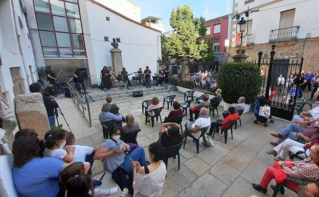 La Bossa y la Vida presenta su nuevo disco, 'Promesas'