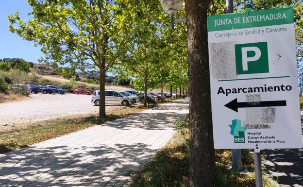 El Ayuntamiento acondicionará el aparcamiento en tierra del hospital