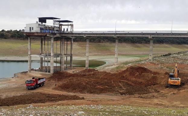Los regantes de Peraleda de la Mata vuelven a tener agua tras nueve días