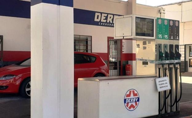 La Guardia Civil precinta las instalaciones de la gasolinera Derby