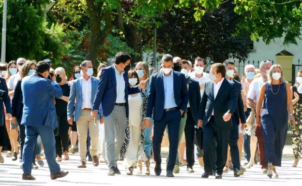 Pedro Sánchez asegura que el tren rápido llegará a la región en 2022