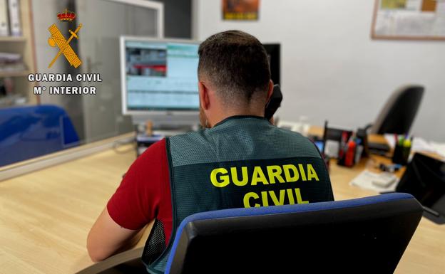 La Guardia Civil detiene a una mujer tras intentar retirar dinero en varios bancos con el DNI de otra persona