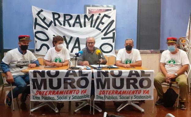 «Con el tren en superficie la ciudad no será más cómoda, fluida y segura, como dice ADIF, sino todo lo contrario»