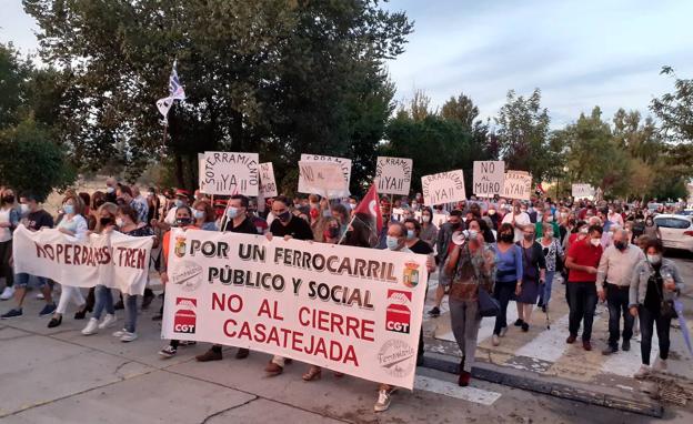 Treinta municipios se unen contra el cierre de estaciones de tren