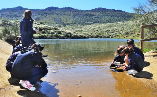 El GeoCentro Monfragüe inicia su programa de interpretación geológica para grupos y colegios
