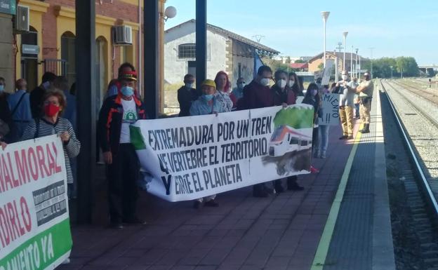Fiesta reivindicativa de No al Muro por el soterramiento de las vías