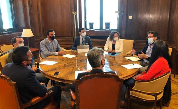 El PP anuncia unidad de acción para evitar que el PSOE «imponga un muro a Navalmoral y Talavera de la Reina»