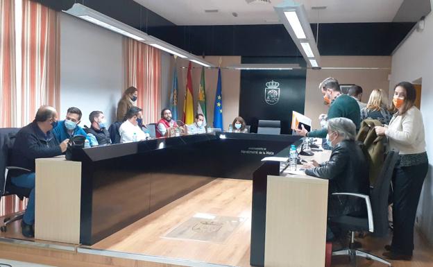 Catorce puntos incluye el pleno extraordinario sobre el tren que se celebra en la tarde del viernes