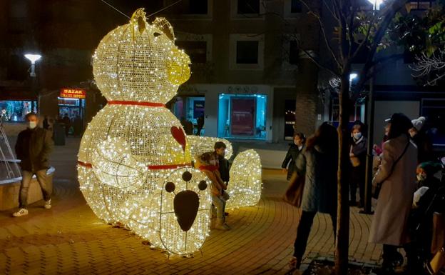 Música, animación y chocolate con churros para dar luz a la Navidad