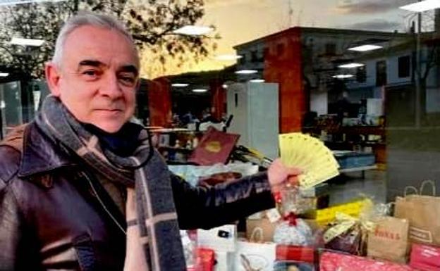 La Asociación Comercio Moralo entrega la súper cesta navideña