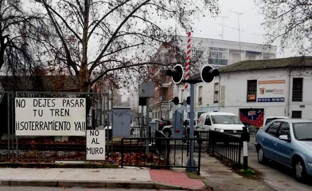No al Muro denuncia la retirada de más de una treintena de carteles y pancartas reivindicativas de la vía pública
