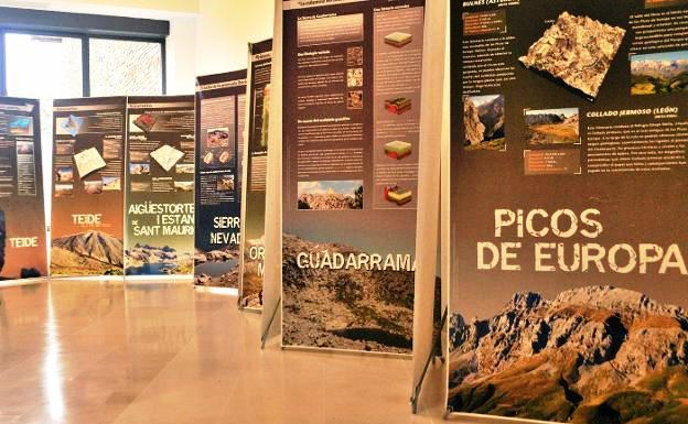 Inaugurada en Casas de Miravete una muestra sobre parques nacionales