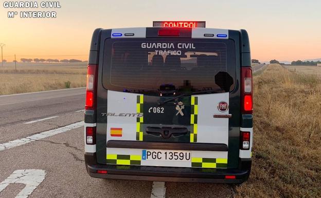 Detenidos dos jóvenes por tráfico de drogas tras intentar desprenderse de ellas en un control de la Guardia Civil