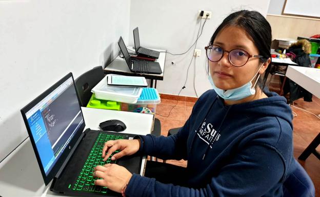 Yelena Samira de la Cruz se estrena en la Olimpiada Informática extremeña
