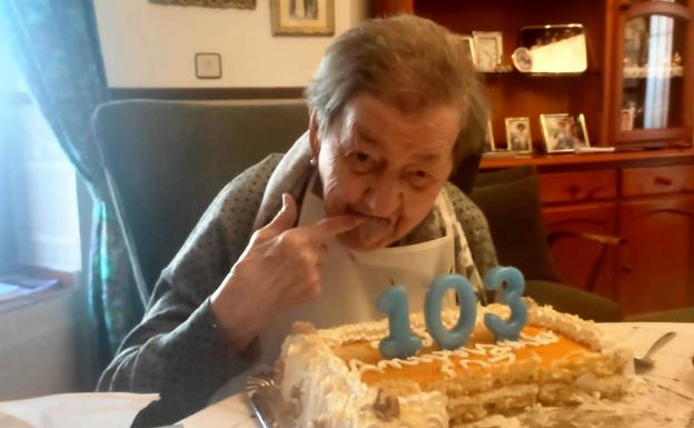 Ángela Gómez Domínguez, natural de Casatejada, cumple 103 años