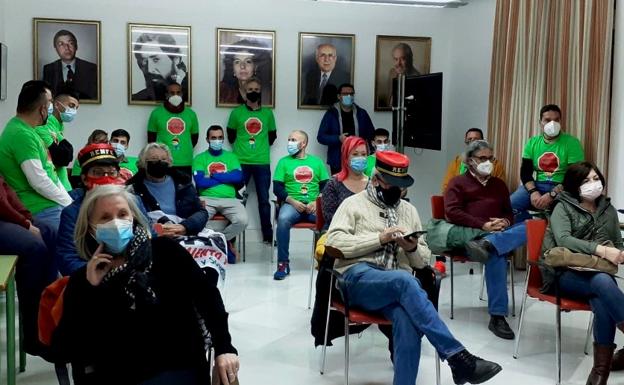 El pleno de las reivindicaciones une a agentes de la Policía Local con miembros de la plataforma No al Muro
