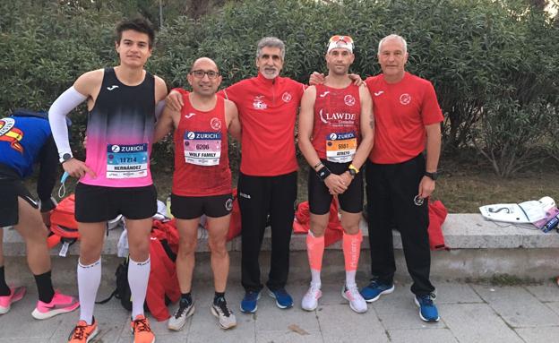 Cuatro corredores de Navalmaratón disputan el Maratón de Sevilla