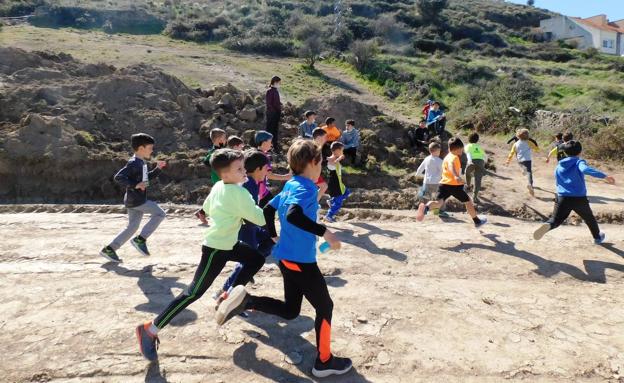 La primera prueba del Circuito de Carreras por Montaña reúne a más de 370 corredores