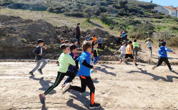 La primera prueba del Circuito de Carreras por Montaña reúne a más de 370 corredores