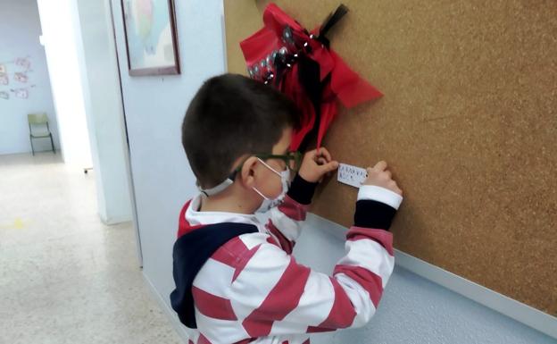El colegio Sierra de Gredos crea un pequeño museo del Carnaval
